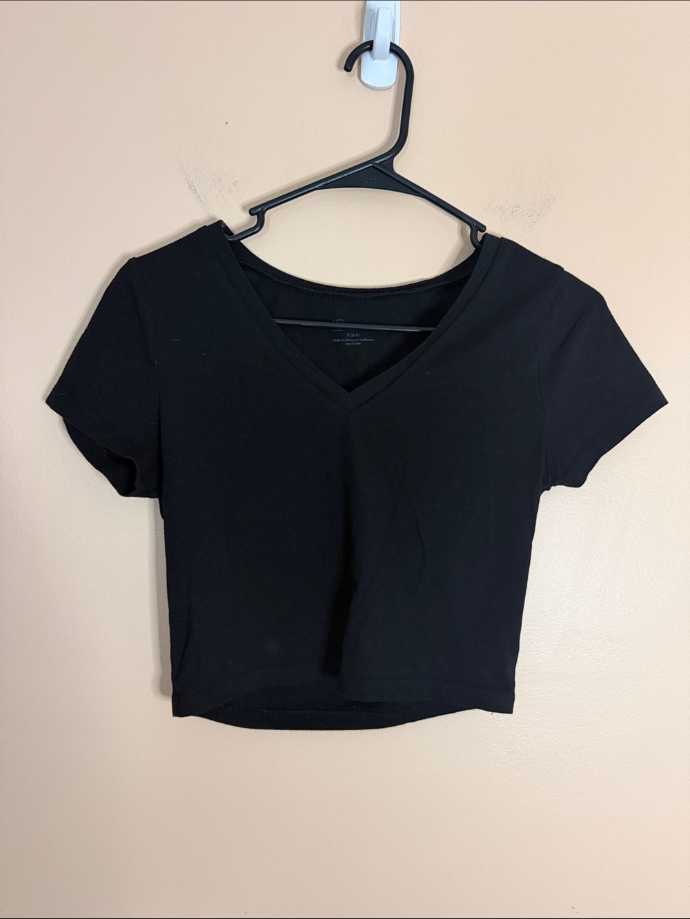 No Boundaries Black V-Neck Cropped Tee